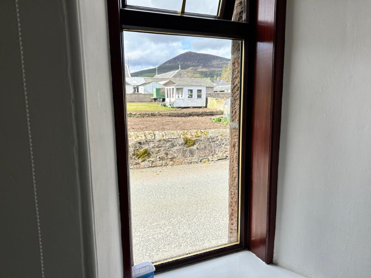 Lottie'S Cottage, Rhynie, Aberdeenshire Bagian luar foto
